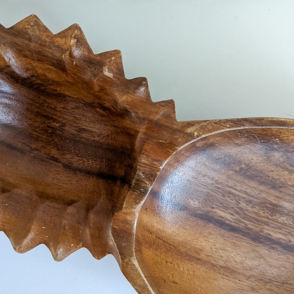 Large Wooden Monkey Pod Pineapple Dish - Picture 6 of 8